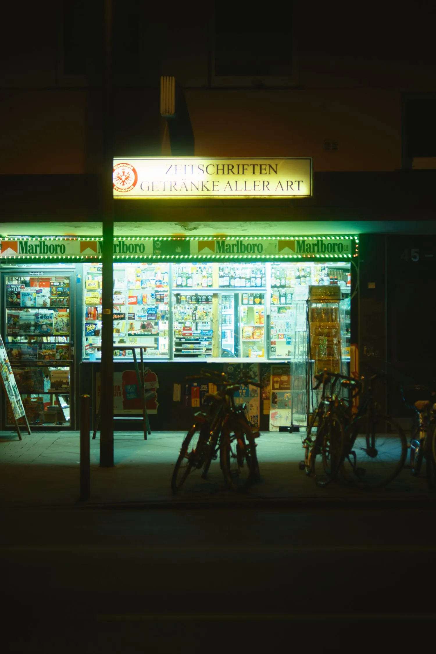 https://toh.photography/media/pages/blog/kiosk-kultur-in-frankfurt-am-main/1864b0c125-1776854872/dscf6666.webp