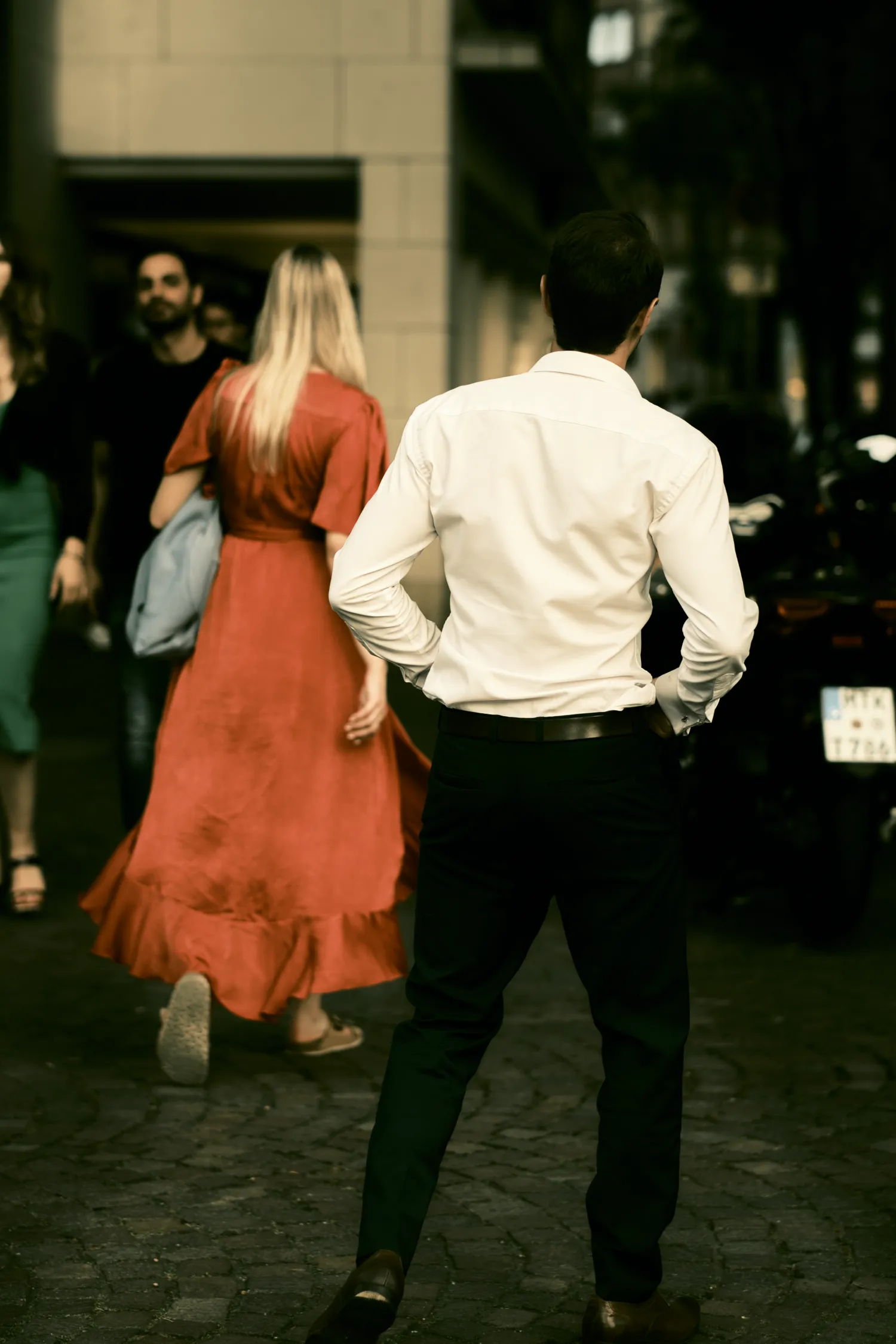 https://toh.photography/media/pages/nft/street-moments/189d966703-1776854889/dsf6091.webp