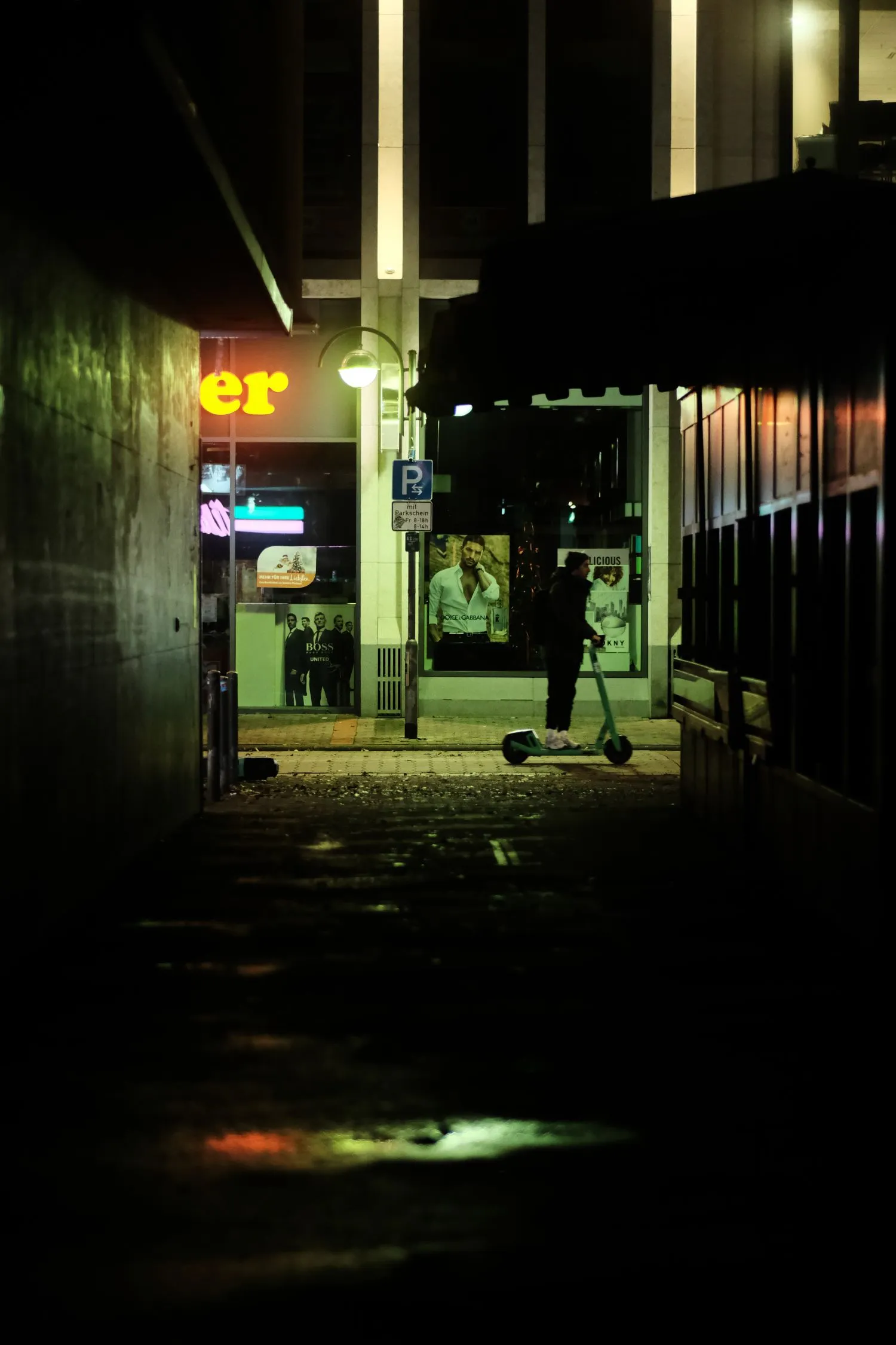 https://toh.photography/media/pages/nft/streets-without-a-name/1126dd84de-1776854880/dscf1671.webp