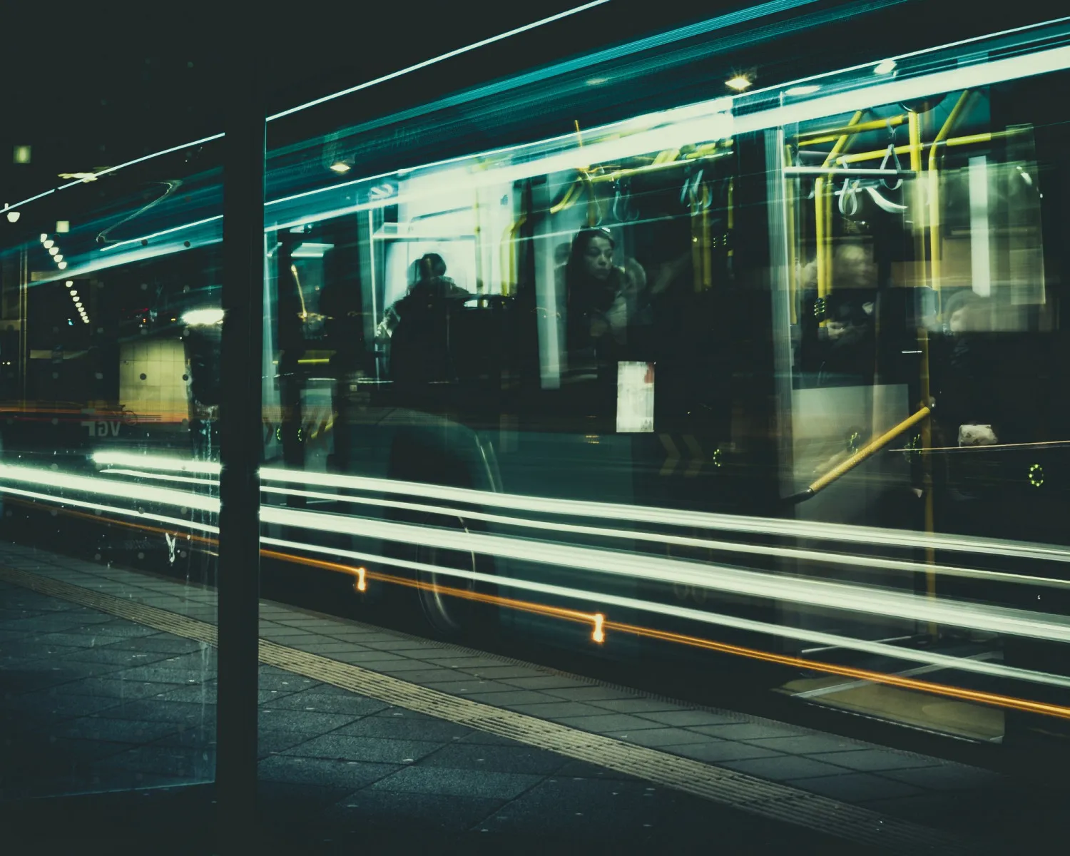 https://toh.photography/media/pages/portfolio/frankfurt-at-night/2a3710cc1c-1776854845/frankfurt-at-night015.webp