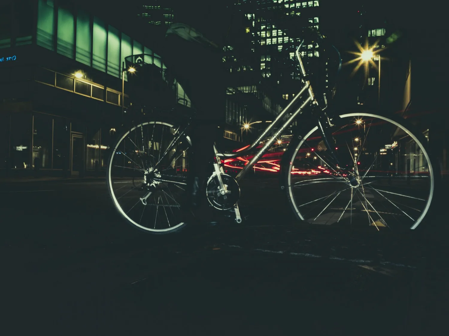 https://toh.photography/media/pages/portfolio/frankfurt-at-night/307dac4cc5-1776854843/frankfurt-at-night003.webp