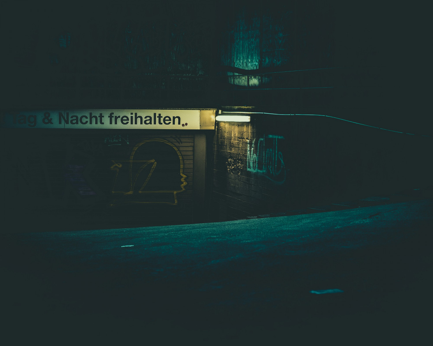 https://toh.photography/media/pages/portfolio/frankfurt-at-night/7ef48b0264-1608653797/frankfurt-at-night019.jpg