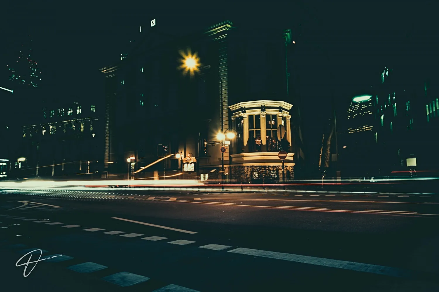 https://toh.photography/media/pages/portfolio/frankfurt-at-night/ab8f6ab123-1776854844/frankfurt-at-night009.webp