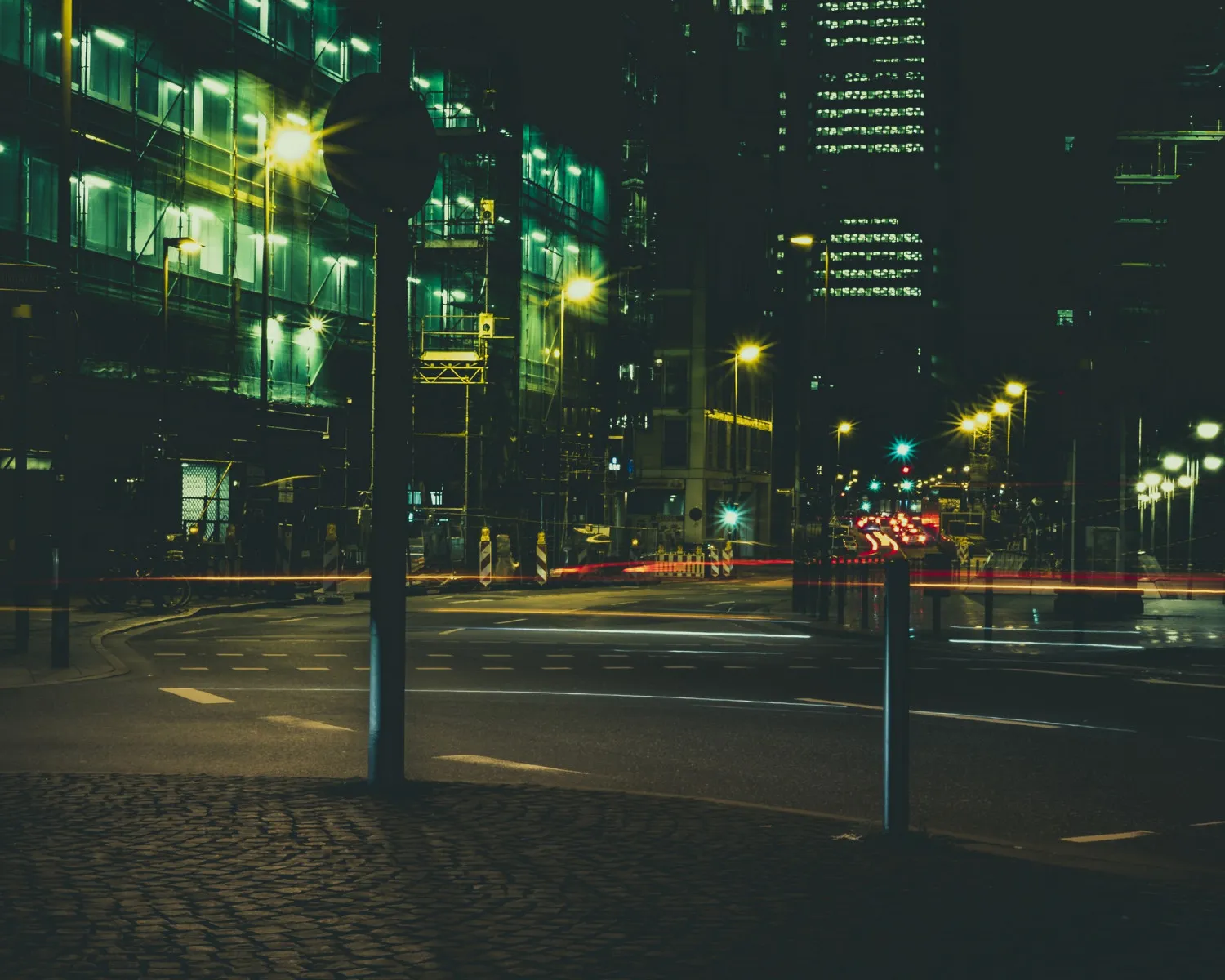 https://toh.photography/media/pages/portfolio/frankfurt-at-night/cf09eedf51-1776854844/frankfurt-at-night007.webp