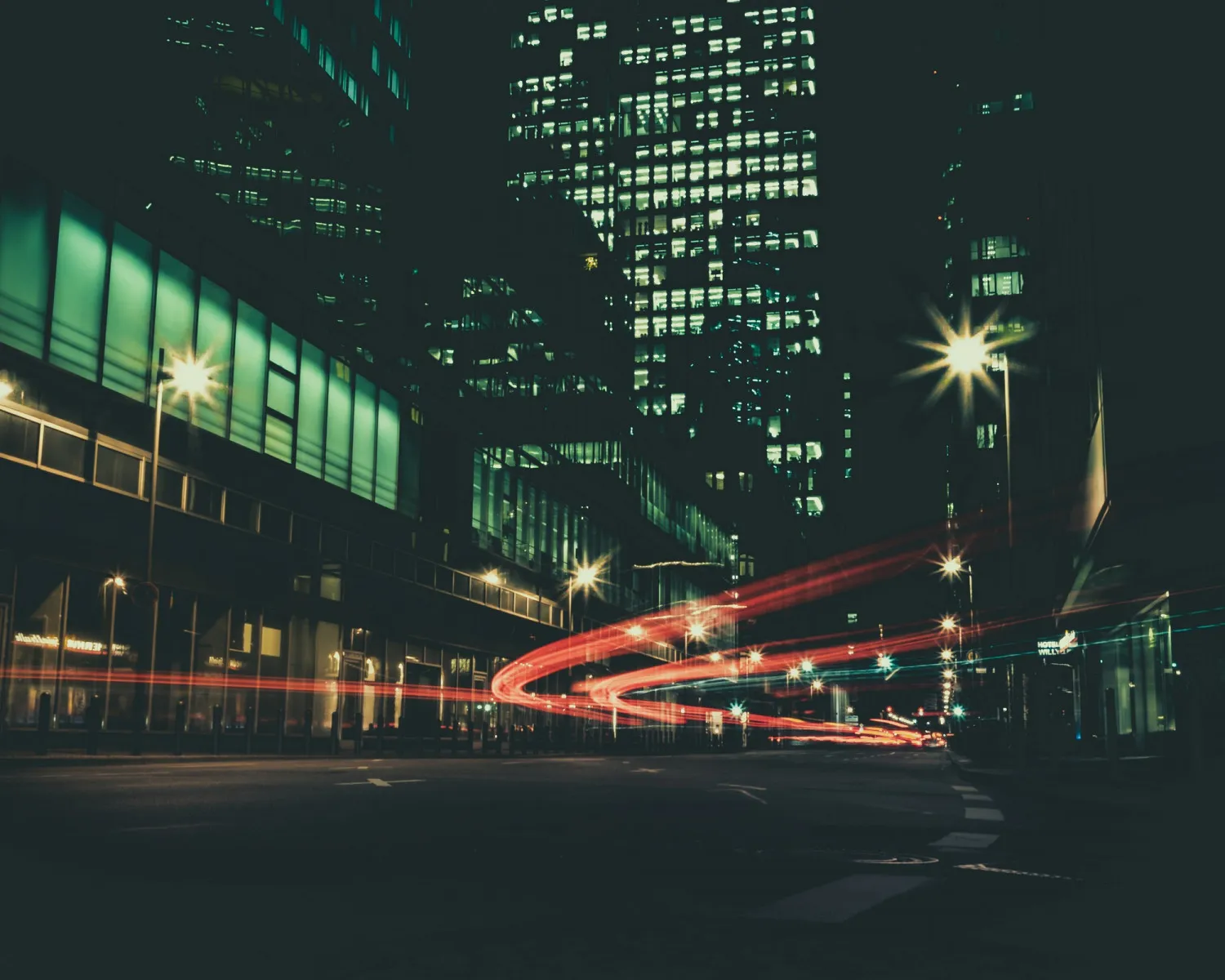 https://toh.photography/media/pages/portfolio/frankfurt-at-night/e9b94d9b5b-1776854843/frankfurt-at-night002.webp