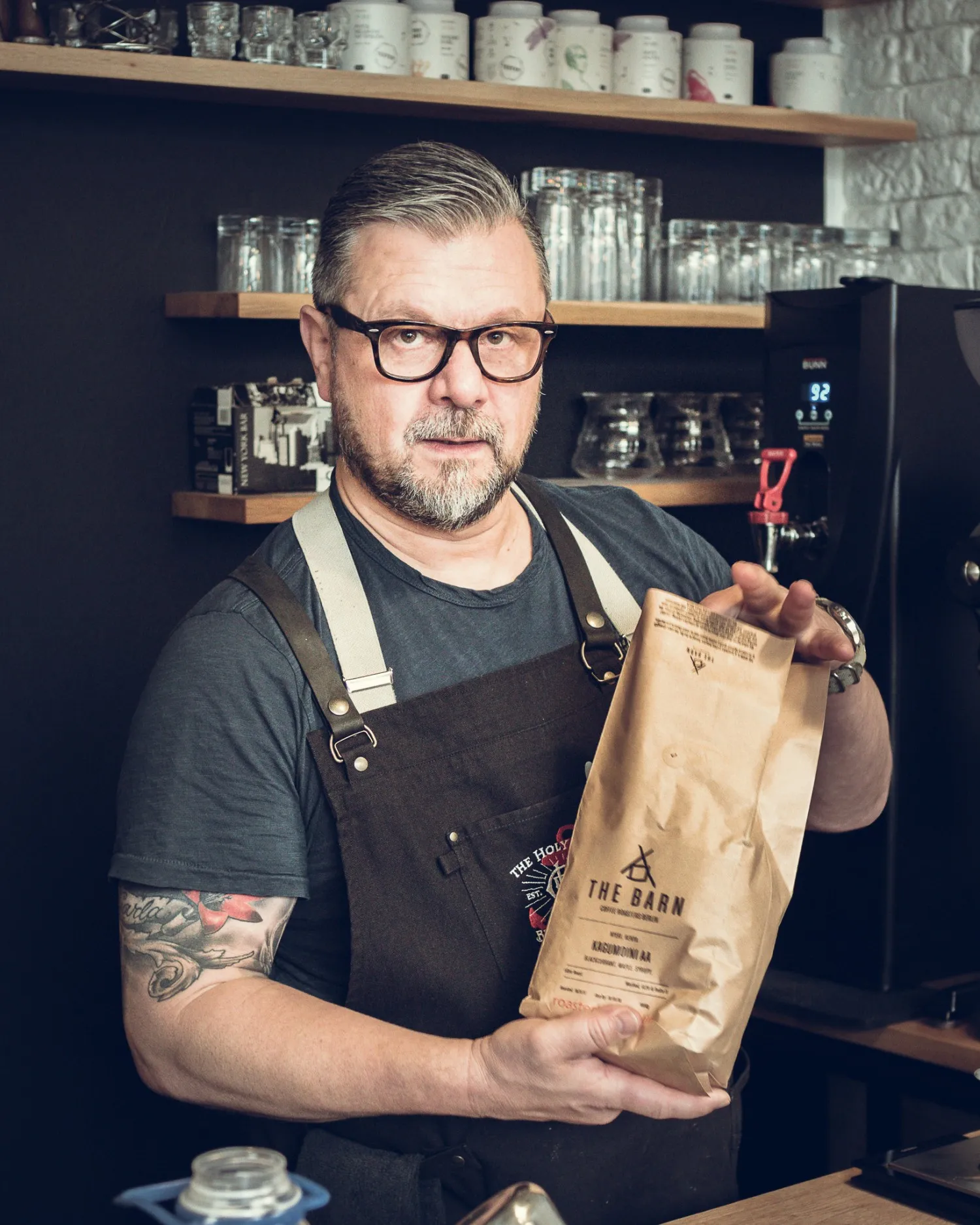 https://toh.photography/media/pages/portfolio/roasters-tussle-mit-the-barn-in-der-holy-cross-brewing-society/1d3c5f4319-1776854832/pb251070.webp