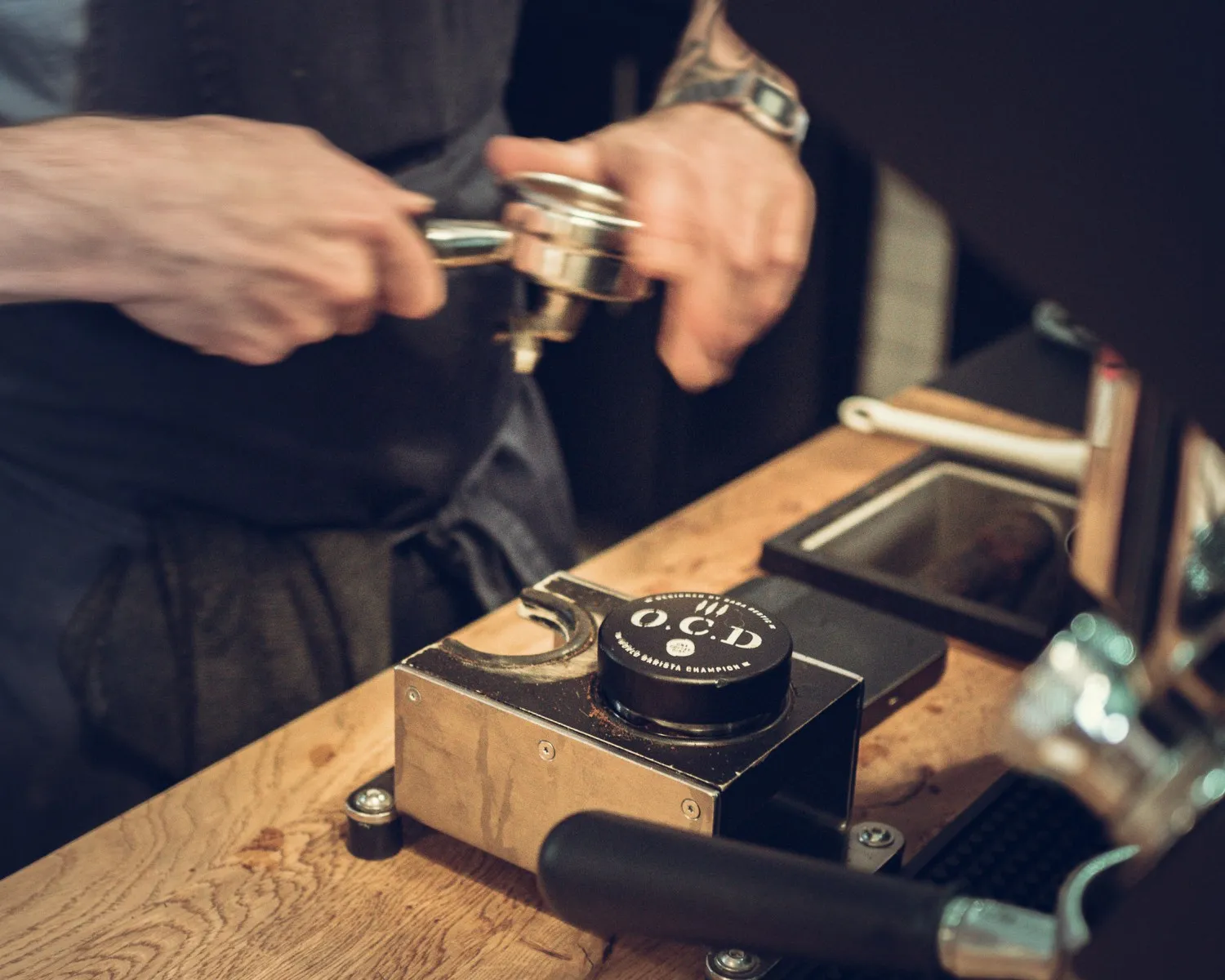 https://toh.photography/media/pages/portfolio/roasters-tussle-mit-the-barn-in-der-holy-cross-brewing-society/55adf98a65-1776854832/pb251078.webp